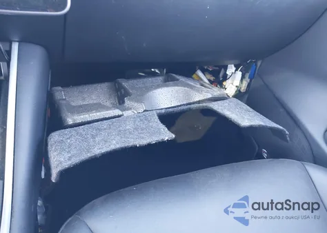 2019 Tesla Model 3 Long Range/Mid Range/Standard Range/Standard Range Plus z USA, uszkodzony, nr VIN 5YJ3E1EA8KF308141